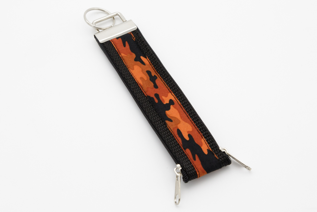 Schlüsselband mit Geheimfach, Camouflage rot/orange/schwarz